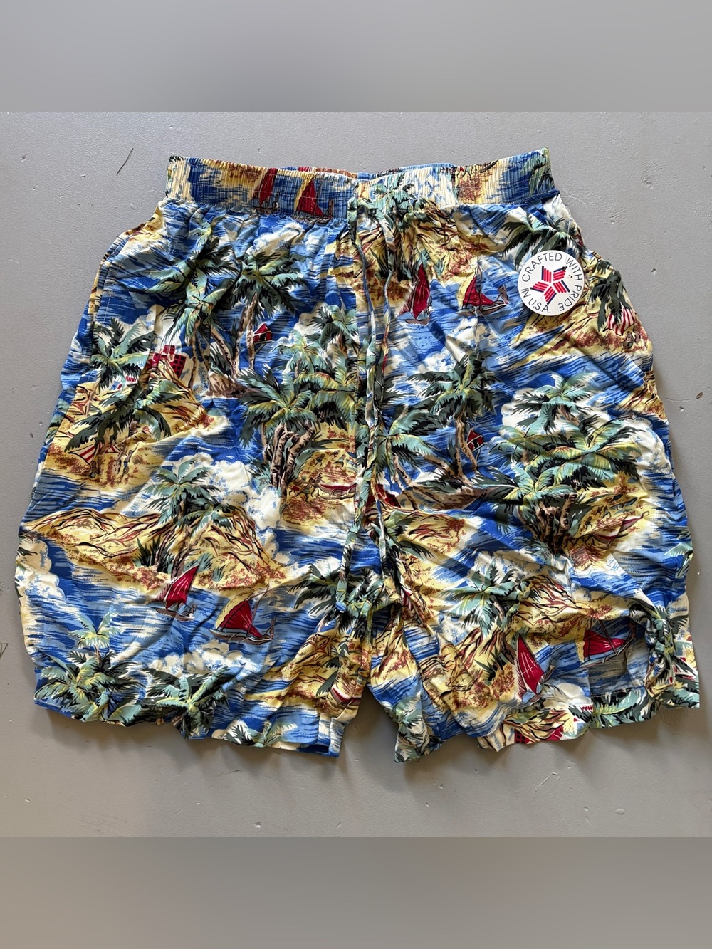Vintage C.B. Casual Shorts Tropical Hawaiian Men’s Medium - 100% Rayon - NEW
